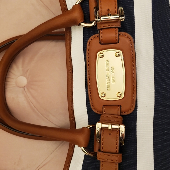 Michael Kors Stripe Shoulder Bag - Picture 3 of 8